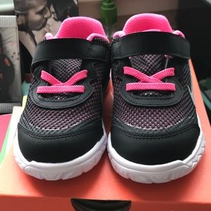 Toddler Nike sneakers size 9c